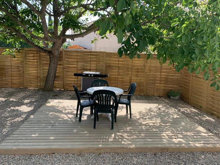 Gîte pour 2 personnes, avec jardin ainsi que vue et terrasse à Vinassan - 2