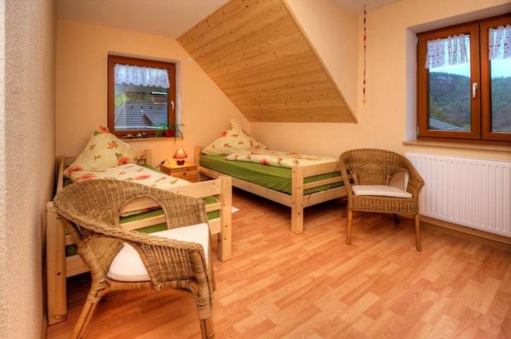 Ganze Wohnung, Ferienwohnung 'Dischhansenhof' mit Bergblick, Gemeinschaftsgarten und Wlan in Glottertal, Südschwarzwald