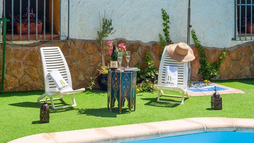 Casa rural para 8 personas, con terraza además de piscina y jardín en Hinojares - 2