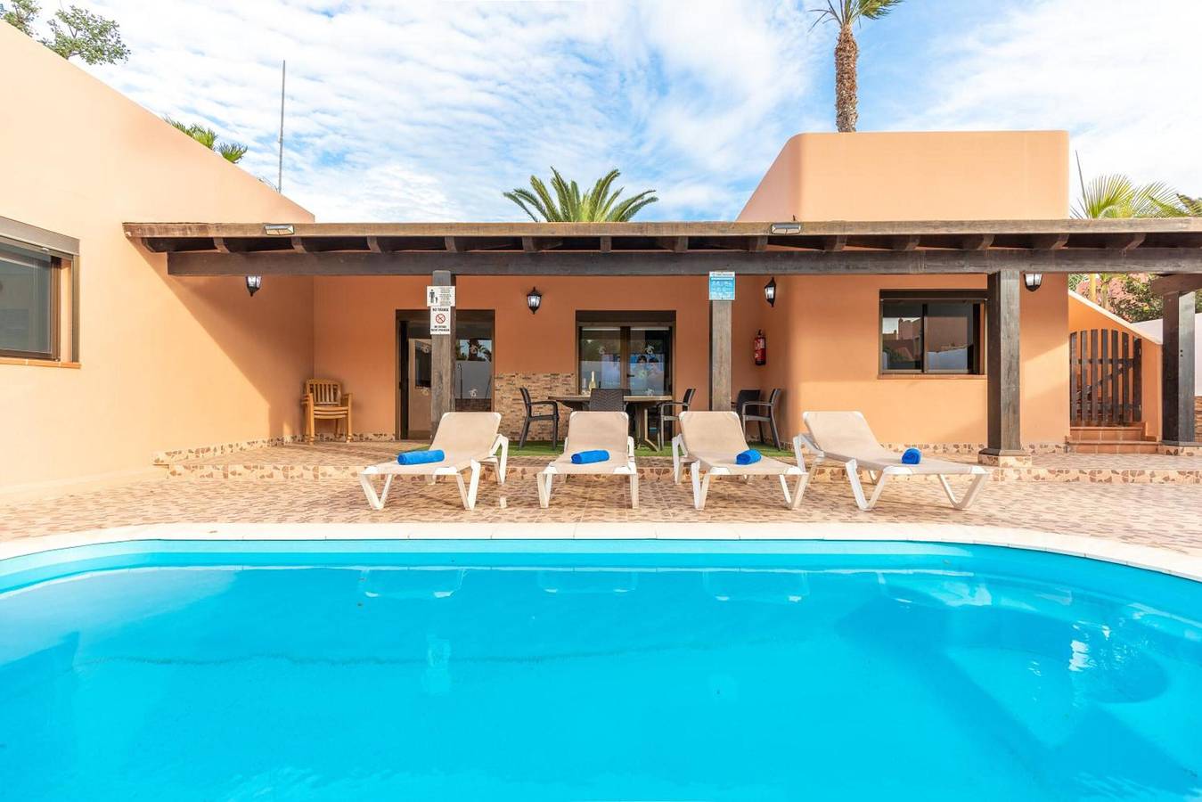 Vacation Apartment 'Garcia' with Private Terrace, Private Garden and Wi-Fi in Oasis Tamarindo, La Oliva