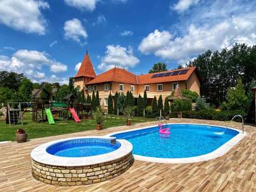 Maison d’hôte pour 6 personnes, avec piscine et jardin dans Палић