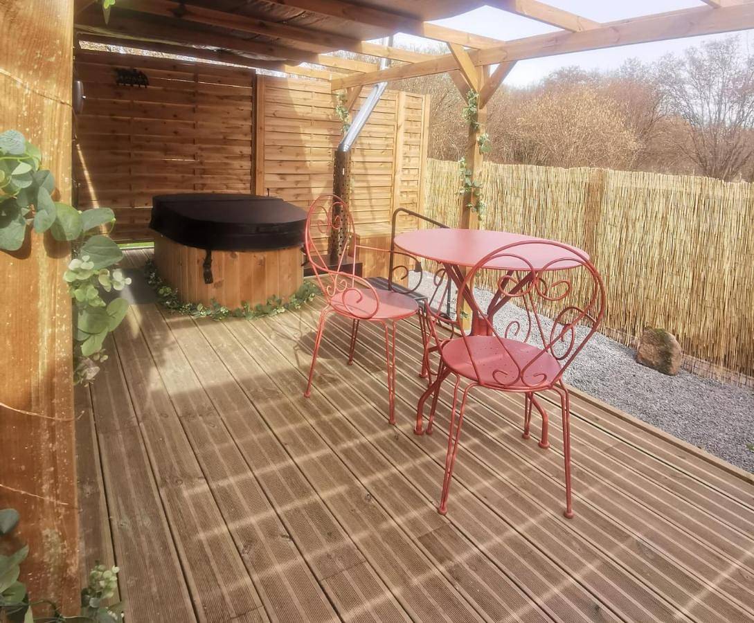 Roulotte cosy avec bain nordique - Vosges in Saulcy-sur-Meurthe, Saint-Dié-des-Vosges