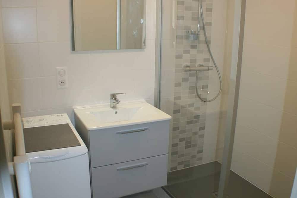 Appartement entier, Dans une résidence au calme, appartement décoré avec goût avec vue mer in Saint-Cast-le-Guildo, Région de Dinan