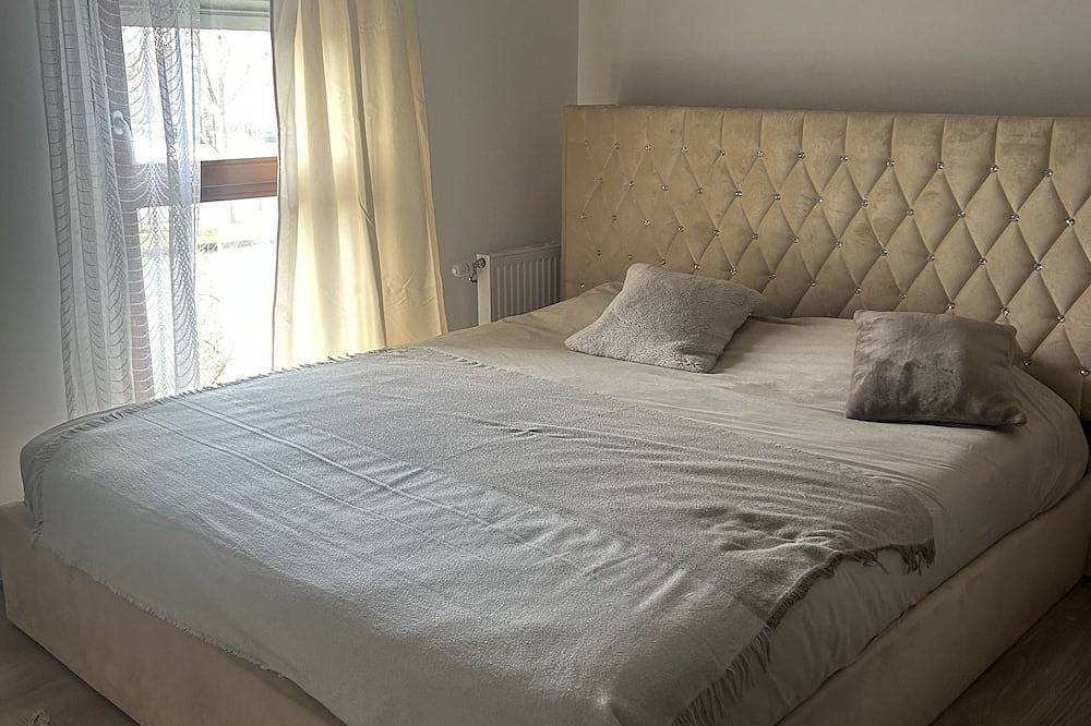 Entire apartment, Appartement Moderne vue sur Canal en Face du Stade de France in Aubervilliers, Seine-Saint-Denis