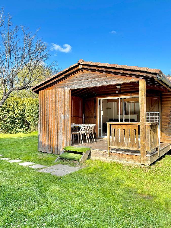 Location de vacances pour 4 personnes, avec Jacuzzi ainsi que Terrasse et Jardin à Saint-Romain-de-Jalionas - 2