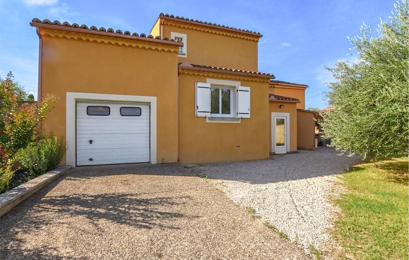 Gemütliche 140-Quadratmeter-Wohnung mit Pool und Garten in der Nähe des Stadtzentrums von Saint-Didier in Saint-Didier, Parc naturel régional du Mont-Ventoux