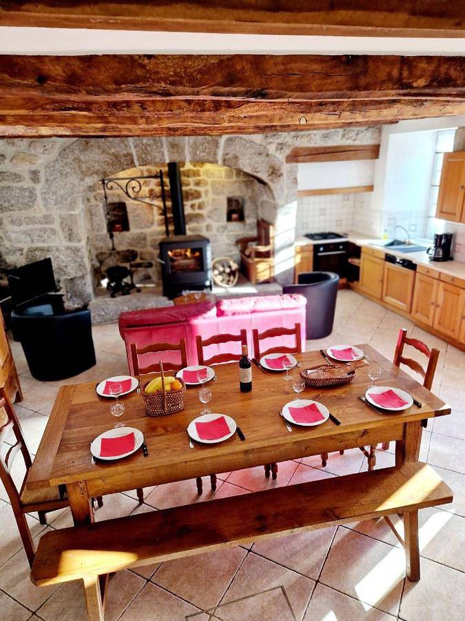 Three-Bedroom House in Huparlac, Parc naturel régional de l'Aubrac