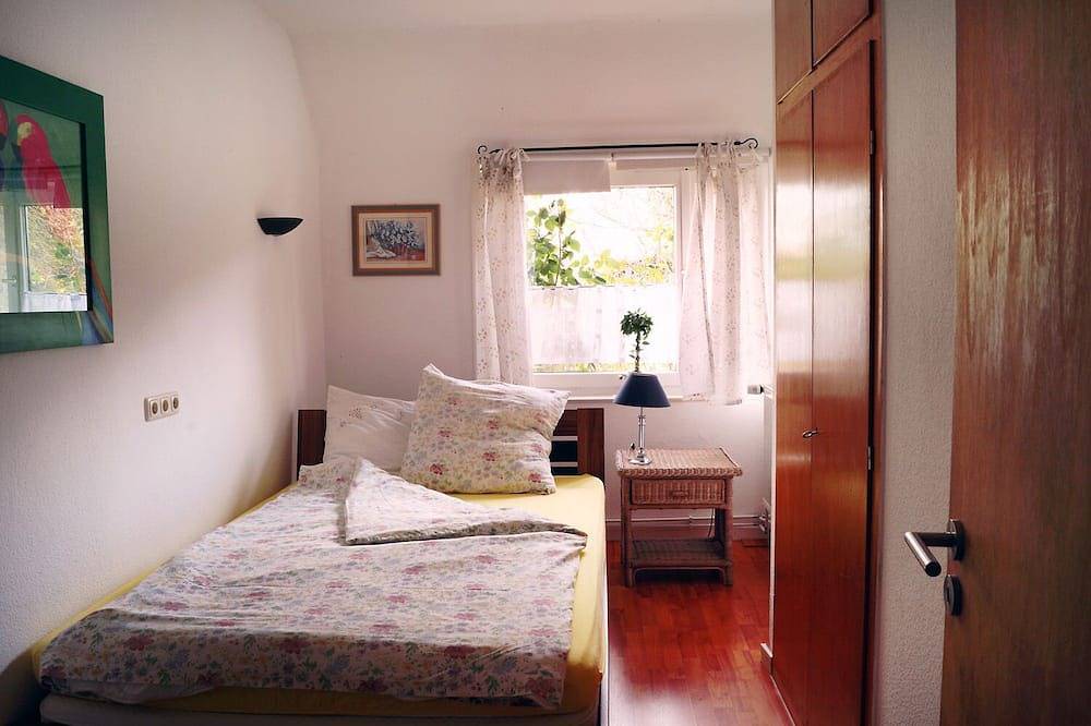 Großes Reetdachhaus mit Garten und Bootsanleger direkt am Fluss Oste in Hechthausen, Cuxland