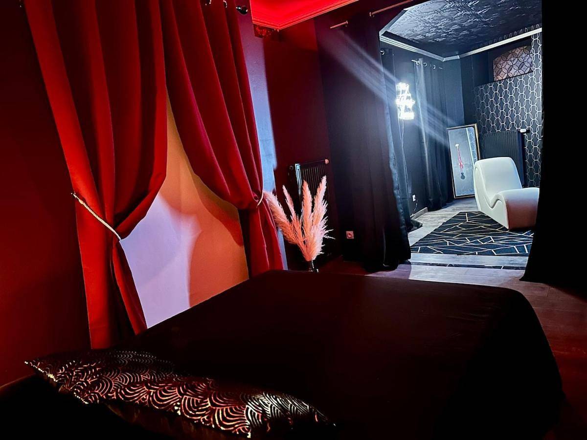 Appartement entier, La Suite 1920 - Jacuzzi privé & Donjon in Gougenheim, Région de Strasbourg