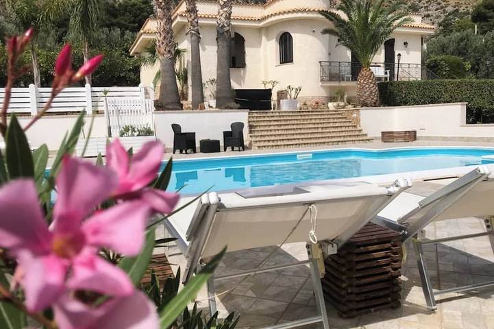 Villa pour 5 personnes, avec jacuzzi ainsi que balcon et jardin - 1