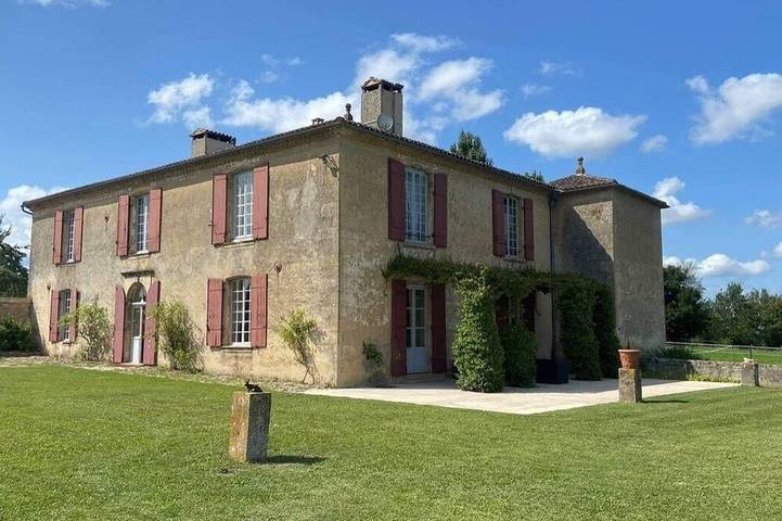 Gîte pour 15 personnes, avec jardin, animaux acceptés à Saint-Côme