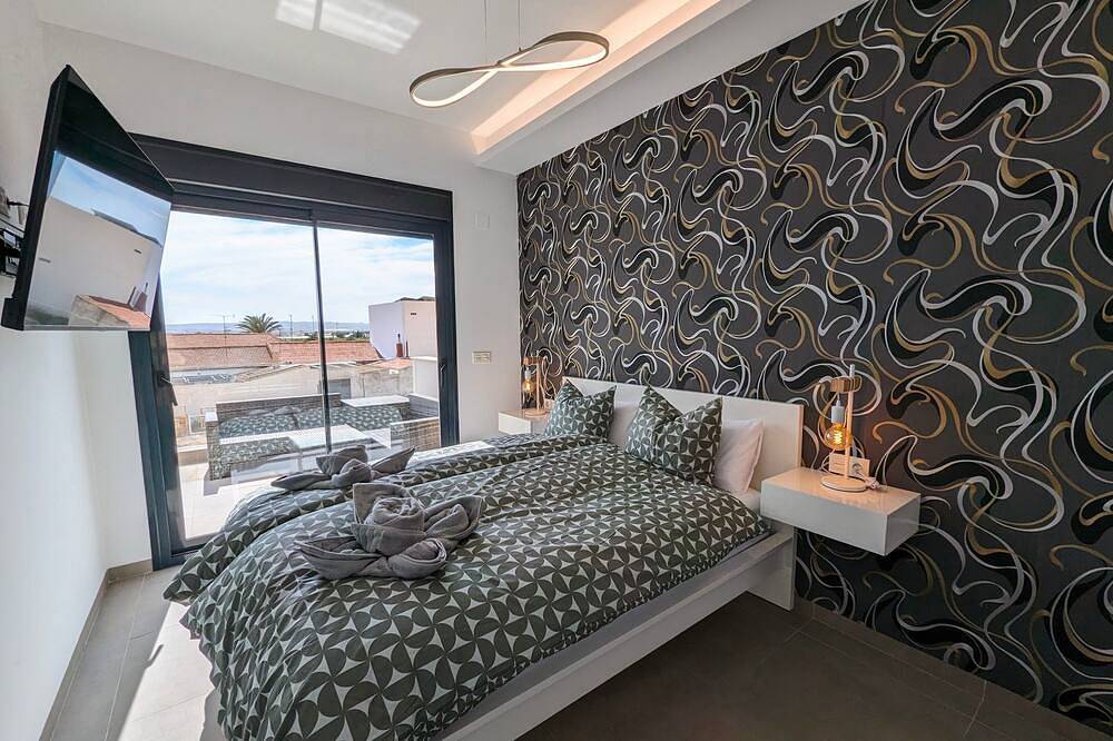 Villa „R-40-4 Obra Nueva im Zentrum“ mit privatem Pool, Wlan und Klimaanlage in Los Montesinos, Costa Blanca
