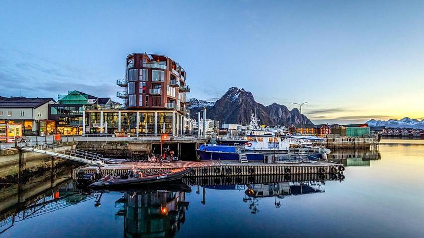 Hôtel pour 4 personnes, avec terrasse et vue, animaux acceptés dans Svolvær