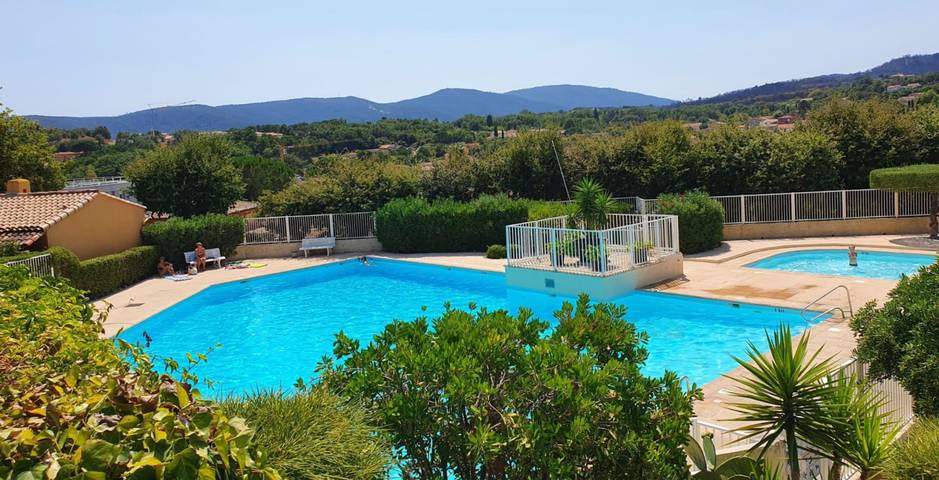 Ferienwohnung für 4 Personen, mit Terrasse und Pool in Cogolin