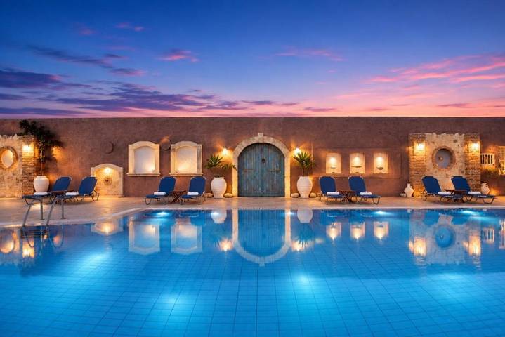 Appart’hôtel pour 4 personnes, avec Balcon et Terrasse ainsi que Jardin et Piscine dans Malia