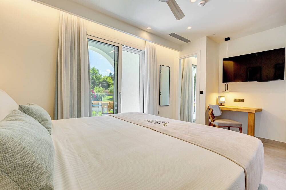 Luxury Villa Rika Corfu with 5 Bedrooms & Pool in Gouvia, Corfù