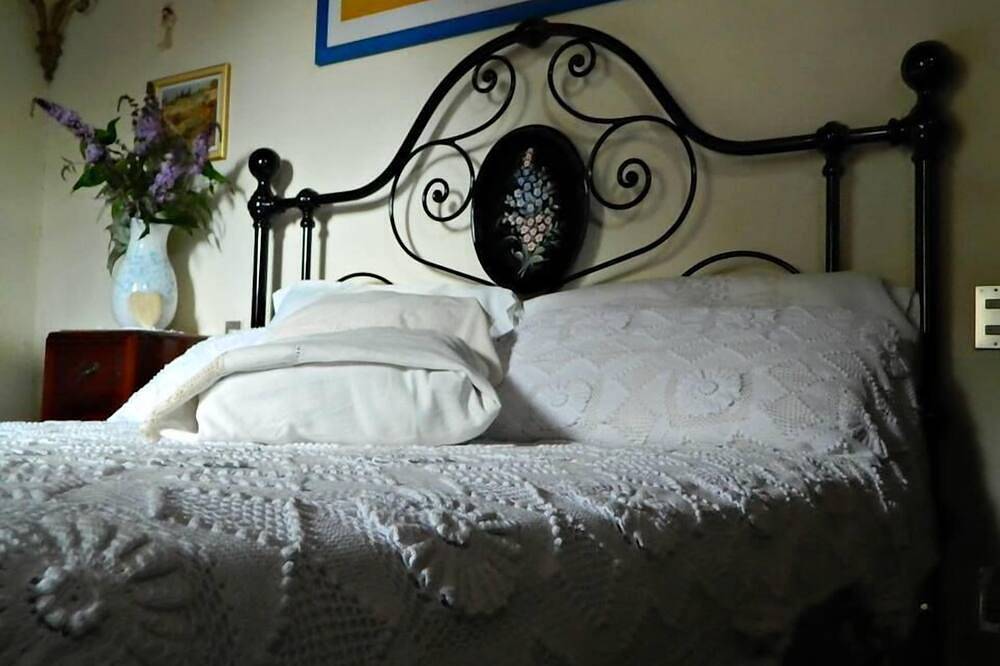 Haus mit Pool in den Bergen und in der Nähe von Meer. in Stazzema, Italienische Riviera