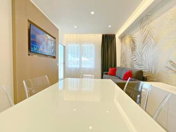 Gîte pour 4 personnes, avec balcon ainsi que piscine et vue à Riccione