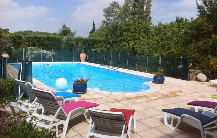 Location de vacances pour 12 personnes, avec piscine à Malves-en-Minervois