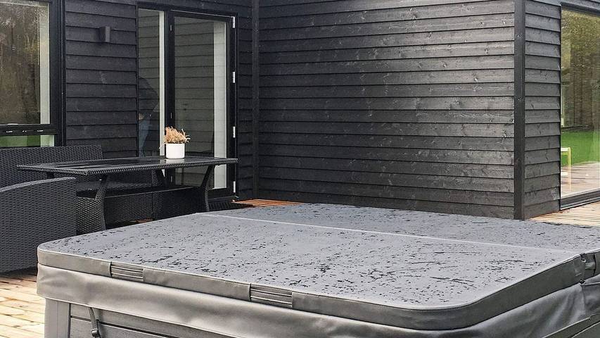Ferienhaus für 8 Personen, mit Terrasse und Whirlpool in Kvie Sø
