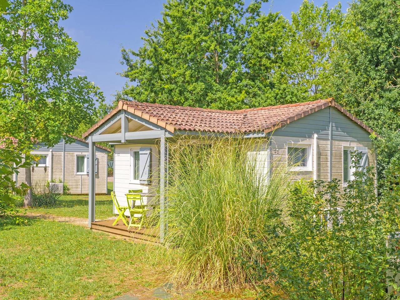Riverside cabin for 4-guests in Castelmoron-sur-Lot, Marmande region