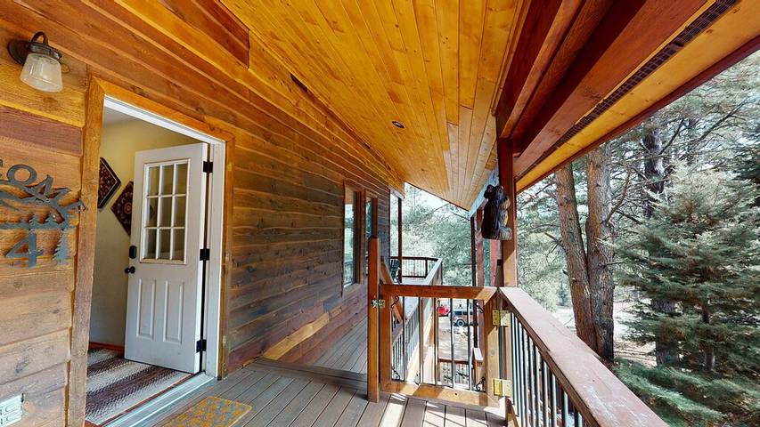 Vacation house for 9 people, with pool and balcony in Angel Fire