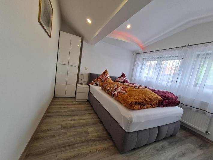 Ferienwohnung für 4 Personen, mit Balkon und Ausblick in Sonnen