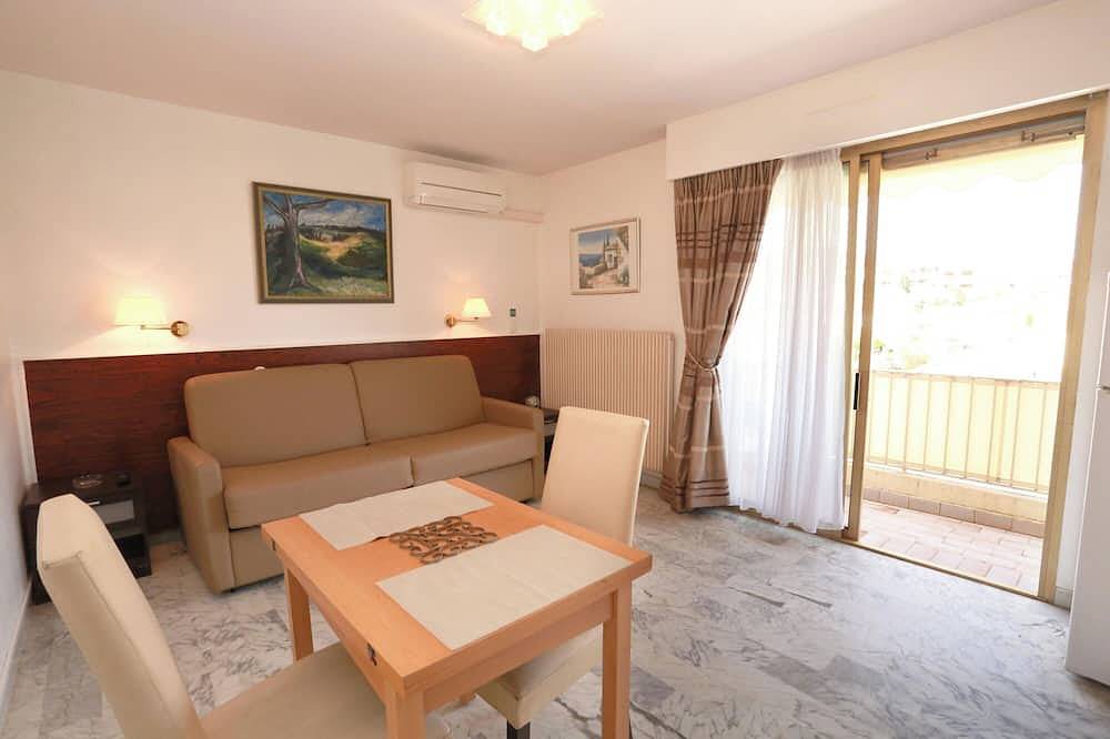 Geheel appartement, A 5 minutes des plages et restaurants appartement vue colline. in Golfe-Juan, Vallauris