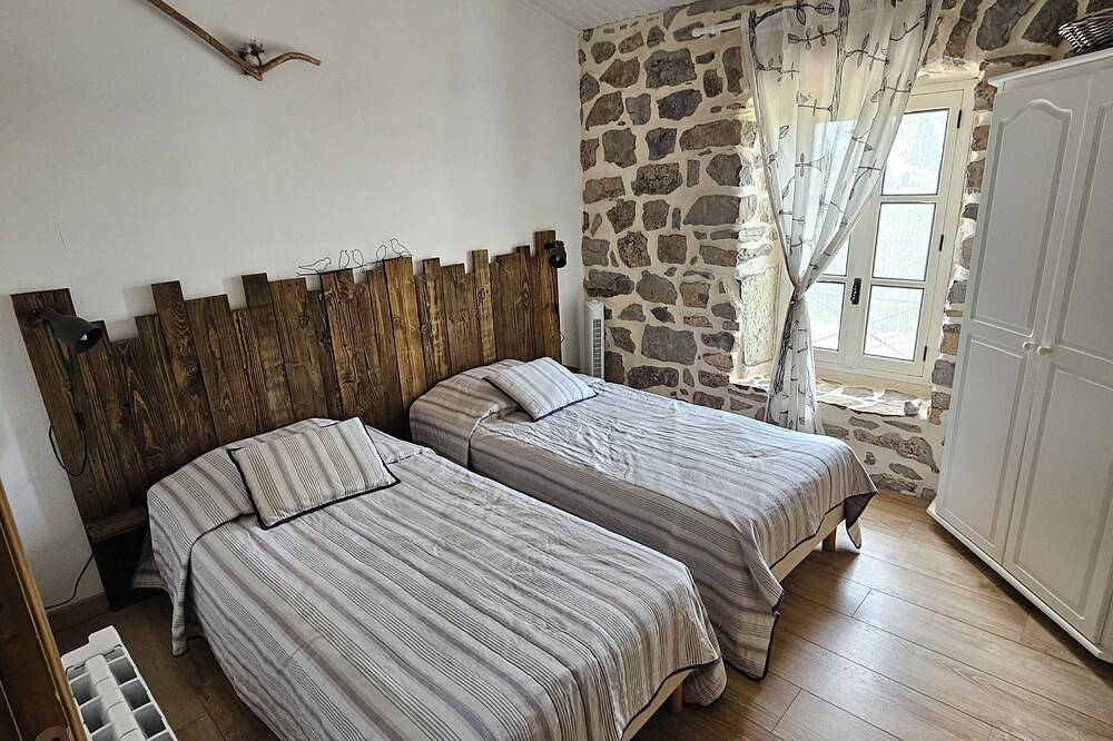 Gîte with character and comfort for 8 people, swimming pool, boulodrome... in Labeaume, Ardèche