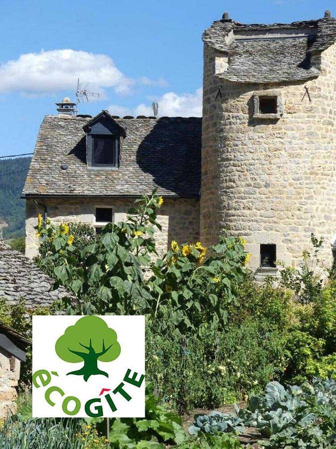 Location de vacances pour 4 personnes, avec jardin à Saint-Étienne-du-Valdonnez