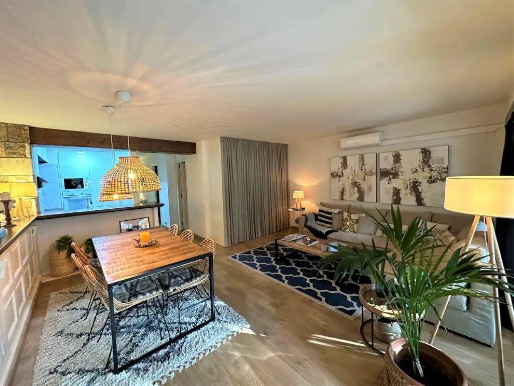 Ganze Wohnung, Ferienwohnung 'Eden Mar Calonge Girona' mit Meerblick, Gemeinschaftspool und Klimaanlage in Torre Valentina, Calonge