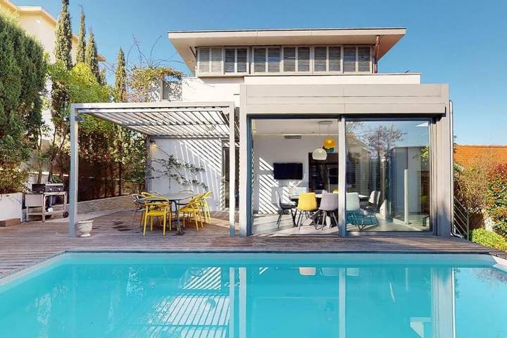 Villa pour 8 personnes, avec Terrasse et Jardin ainsi que Piscine et Sauna à Sanary-sur-Mer
