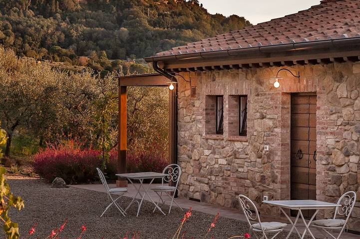 Gîte pour 4 personnes, avec Terrasse ainsi que Jardin et Piscine dans Osteria delle Noci