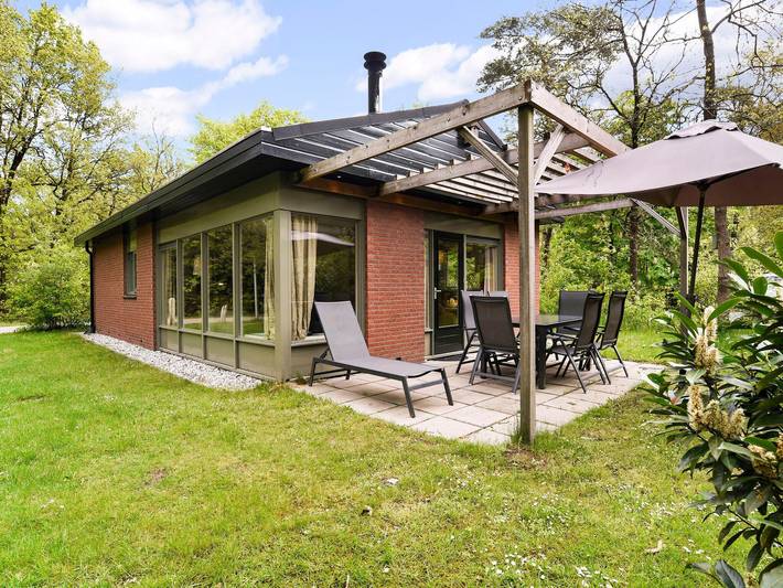 Bungalow für 6 Personen, mit Terrasse und Garten sowie Pool und Sauna in Putten