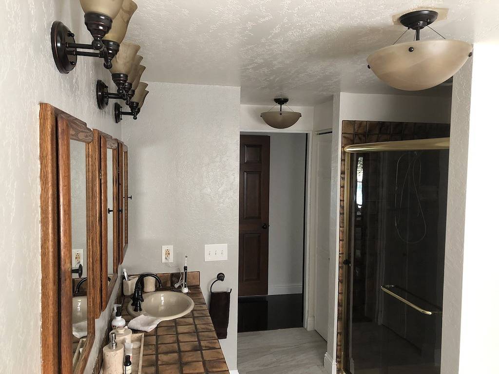 Haus am See mit 1000 m² Terrasse mit freiem Blick auf das Wasser. in Shasta Lake