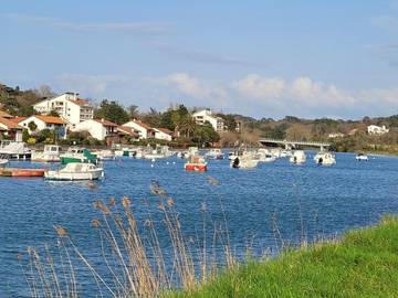 Gîte pour 4 personnes, avec piscine ainsi que vue et terrasse dans Golf De La Nivelle
