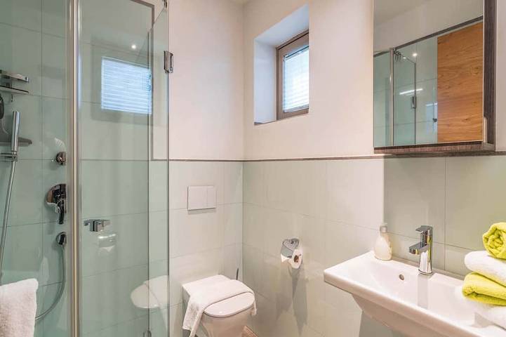 Ganze Wohnung, Alpa-art, 90 qm Erdgeschoss, 2 separate Schlafzimmer, 2 Bäder in Bad Endorf, Chiemsee