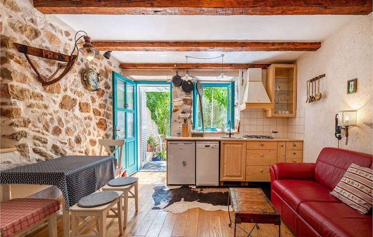 Appartement moderne de 2 chambres avec piscine, Wi-Fi et situé à 200 m du littoral in Preko, Île d'Ugljan