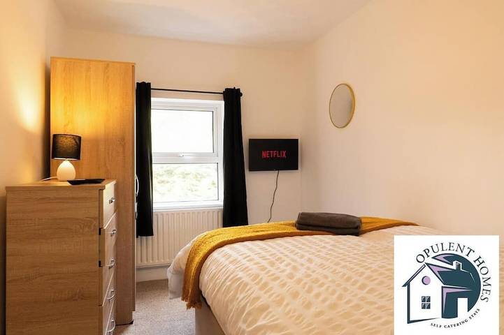 Delightful 5-bedroom house in charming Reading perfect for families in Reading, Berkshire
