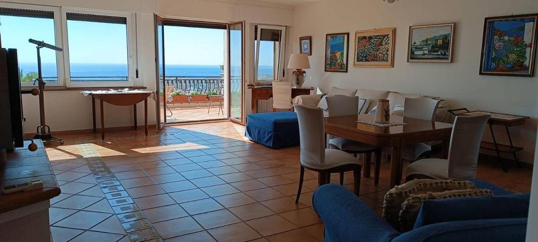 B&b per 4 persone, con Balcone e Terrazza nonché Panorama a Soverato