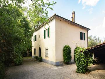 Gîte pour 12 personnes, avec jardin et piscine dans Ghizzano