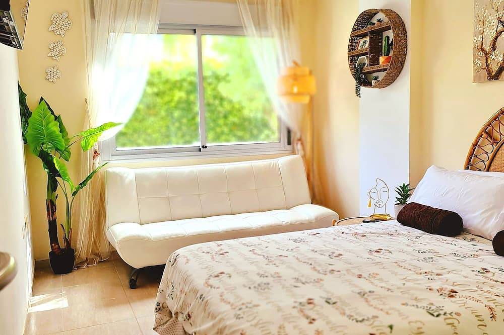 Entire apartment, Homely Apartment in Modern building with Pool in Las Adelfas, San Miguel de Abona