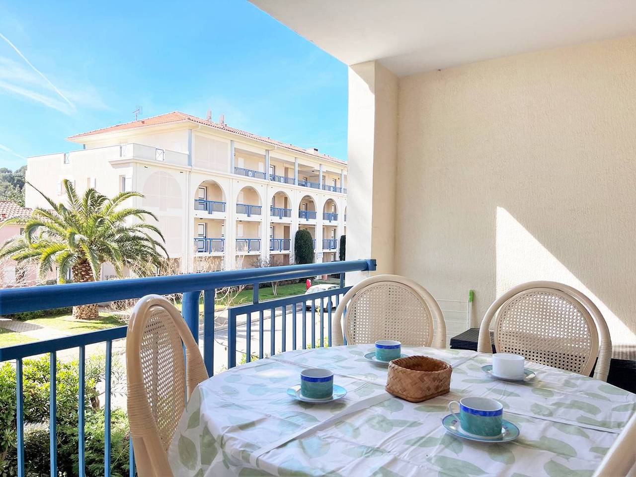 Ganze Wohnung, Familienfreundliche 2-Zimmer-Wohnung mit Pool, Terrasse & Parkplatz im ruhigen Quartier in Le Lavandou, Parc national Port-Cros