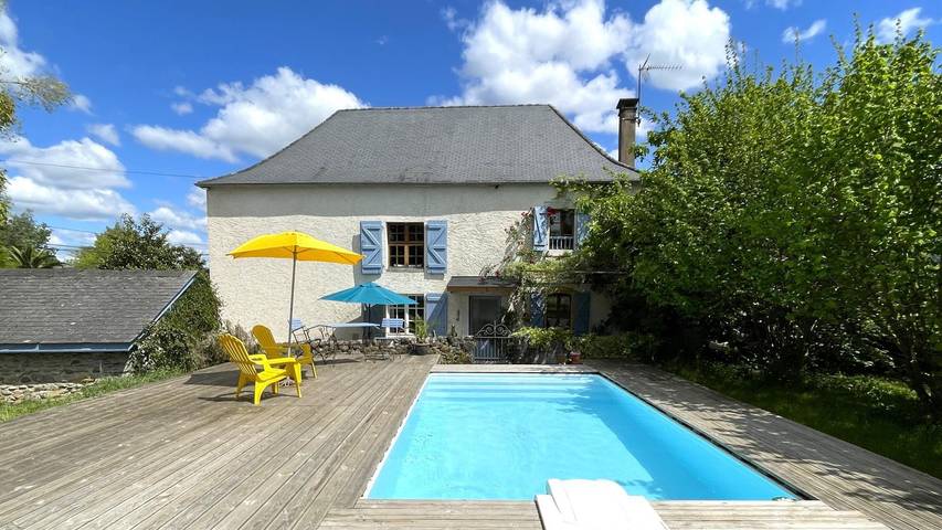 Gîte pour 6 personnes, avec Terrasse ainsi que Jardin et Piscine