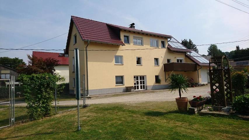Ferienwohnung für 4 Personen, mit Terrasse und Garten sowie Ausblick