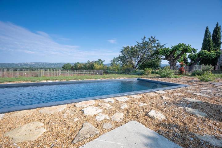 Location de vacances pour 3 personnes, avec jardin ainsi que vue et piscine à Goult - 3