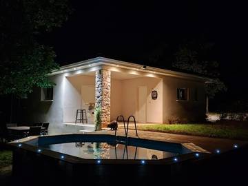 Gîte pour 5 personnes, avec piscine ainsi que terrasse et vue à Gagnières