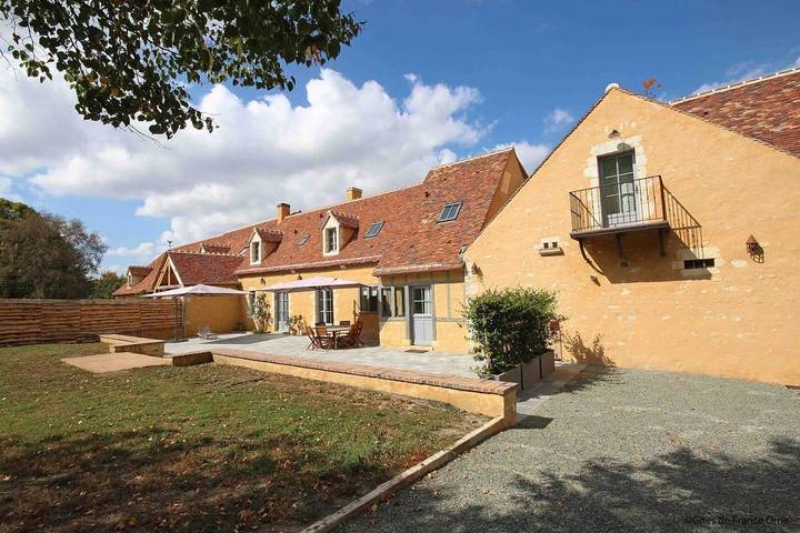 Hôtel pour 9 personnes, avec Balcon et Terrasse ainsi que Jardin et Vue