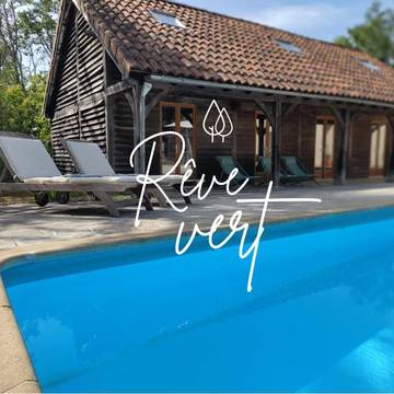 Gîte pour 4 personnes, avec jardin et piscine, adapté aux familles à Abjat-sur-Bandiat