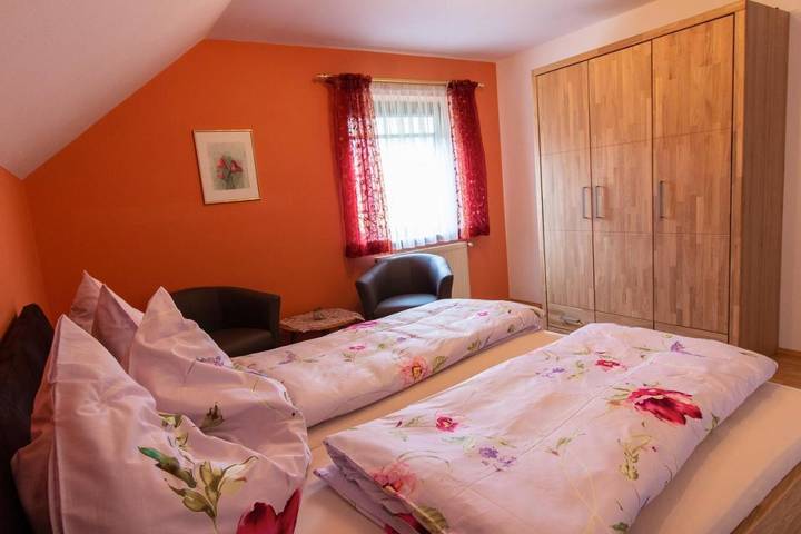 Ferienwohnung für 5 Personen, mit Balkon und Terrasse sowie Garten und Seeblick in Faistenau - 4